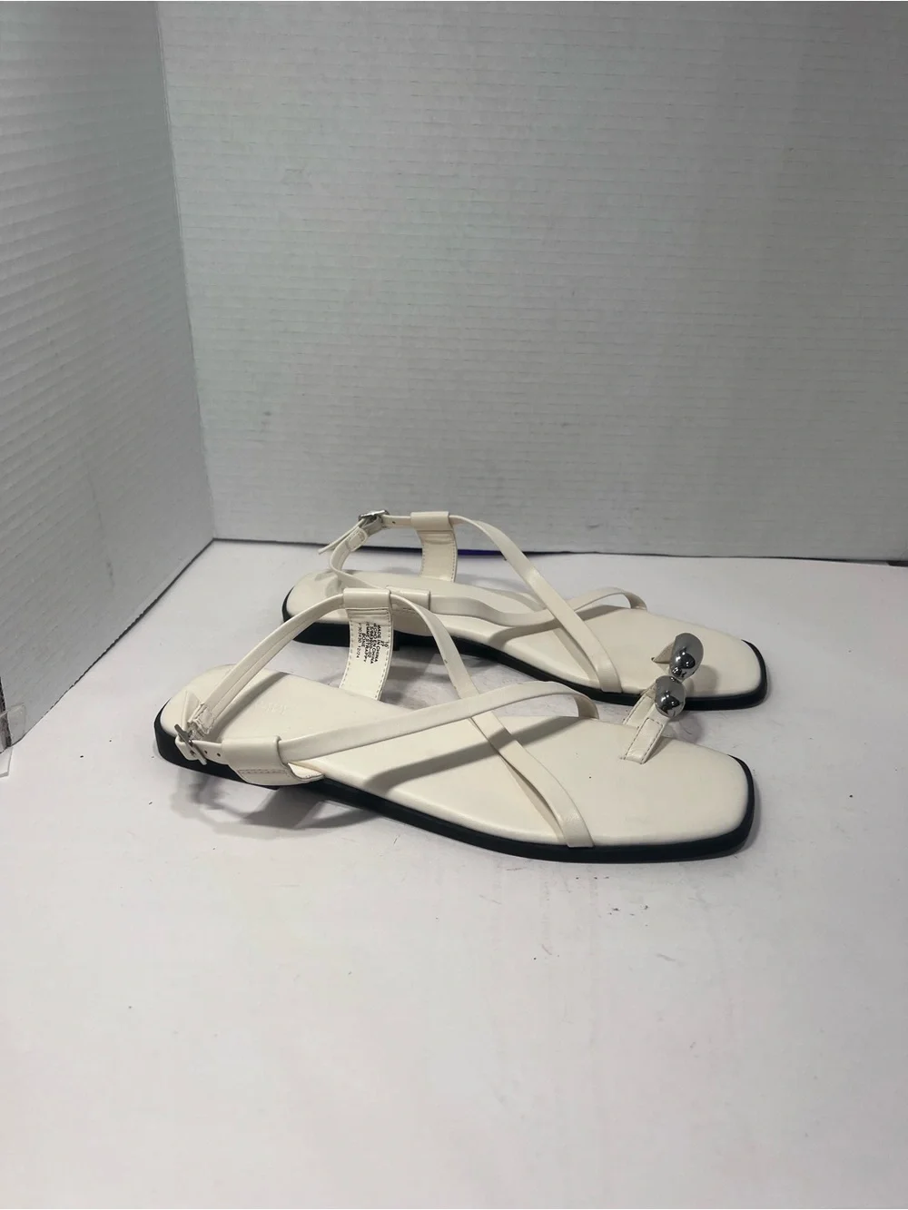 Old Navy White Strappy Toe-Ring Flat Sandals